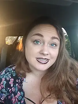 Snapshot of BrokenWife chatting on 10.13.25 BrokenWife online show from 10.13.25