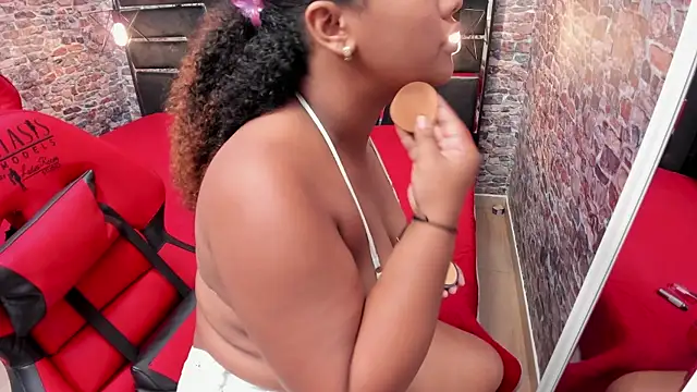 Snapshot of ALYANNA_HOT_ chatting on 10.10.25 ALYANNA HOT online show from 10.10.25