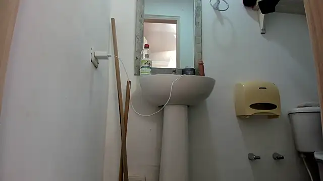 Snapshot of ALYANNA_HOT_ chatting on 11.11.25 ALYANNA HOT online show from 11.11.25