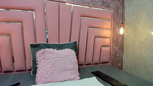 Snapshot of ALYANNA_HOT_ chatting on 01.09.26 ALYANNA HOT online show from 01.09.26