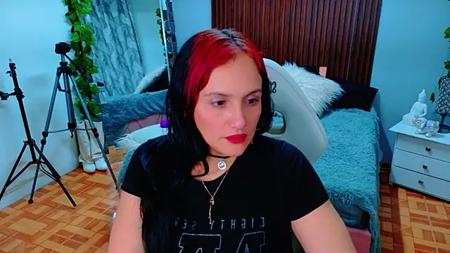 Snapshot of kataleya_29 chatting on 06.18.26 kataleya 29 online show from 06.18.26