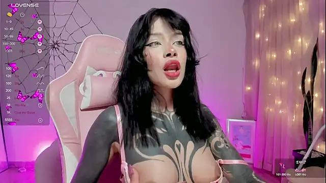 Snapshot of AlinaLukyanova chatting on 11.21.25 AlinaLukyanova online show from 11.21.25