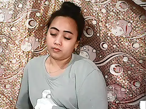 Snapshot of Pinay_Chubby20 chatting on 12.22.25 Pinay Chubby20 online show from 12.22.25