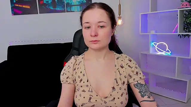 Snapshot of NancyJonson chatting on 11.11.25 NancyJonson online show from 11.11.25