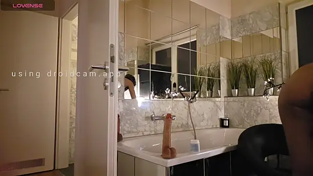 Milan thickcock online show from 06.20.26