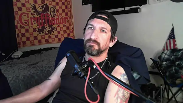 DevilPup75  online show from 10.11.25