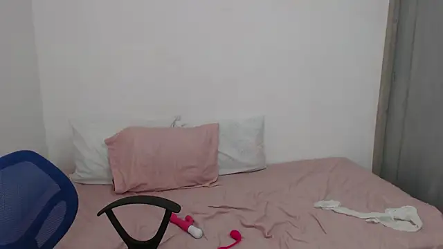 Snapshot of Tiiana chatting on 09.20.25 Tiiana online show from 09.20.25