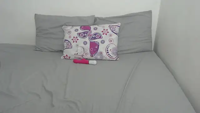 Snapshot of Tiiana chatting on 10.14.25 Tiiana online show from 10.14.25