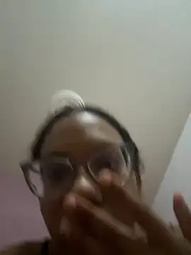 Snapshot of Valen1800 chatting on 09.13.25 Valen1800 online show from 09.13.25