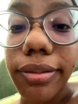 Snapshot of Valen1800 chatting on 09.28.25 Valen1800 online show from 09.28.25