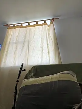 Snapshot of Valen1800 chatting on 10.15.25 Valen1800 online show from 10.15.25