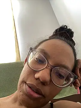 Snapshot of Valen1800 chatting on 10.16.25 Valen1800 online show from 10.16.25