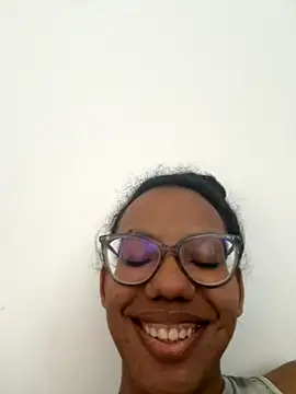 Snapshot of Valen1800 chatting on 10.20.25 Valen1800 online show from 10.20.25