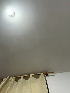 Snapshot of Valen1800 chatting on 11.09.25 Valen1800 online show from 11.09.25