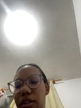 Snapshot of Valen1800 chatting on 11.20.25 Valen1800 online show from 11.20.25