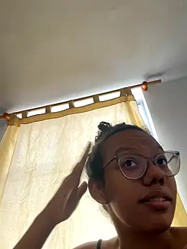 Snapshot of Valen1800 chatting on 11.30.25 Valen1800 online show from 11.30.25