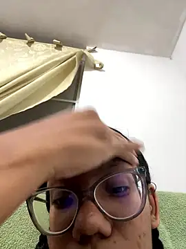 Snapshot of Valen1800 chatting on 01.08.26 Valen1800 online show from 01.08.26