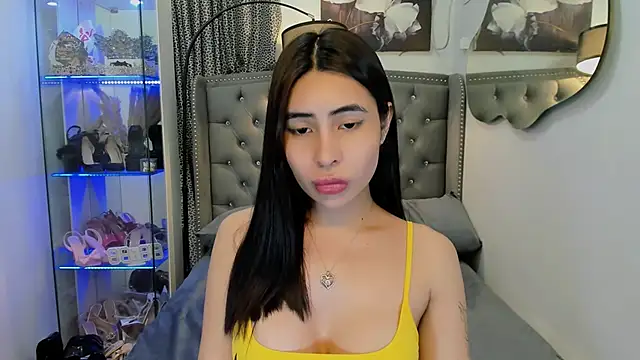Snapshot of Claudia_empress chatting on 10.20.25 Claudia empress online show from 10.20.25