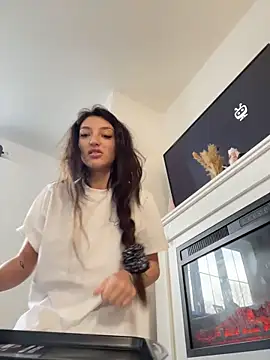 naughtybella05 online show from 11.24.25