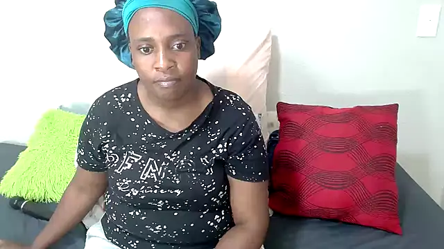 QueenRomaxx1 online show from 10.19.25