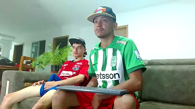 Snapshot of skinny23cm chatting on 12.12.24 skinny23cm online show from 12.12.24