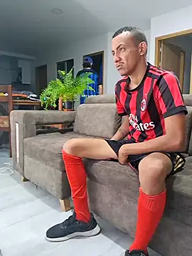 Snapshot of skinny23cm chatting on 12.15.24 skinny23cm online show from 12.15.24