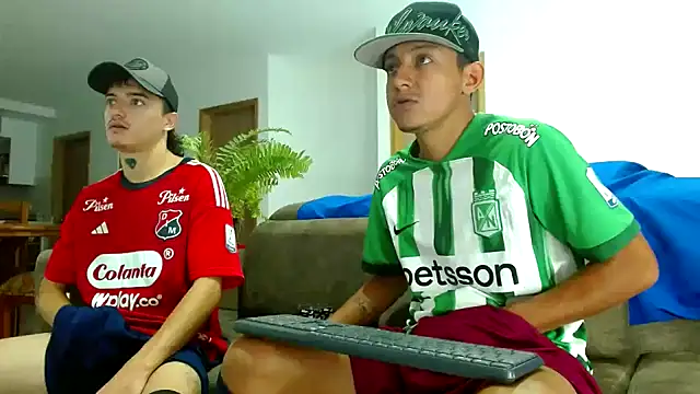 Snapshot of skinny23cm chatting on 02.04.25 skinny23cm online show from 02.04.25