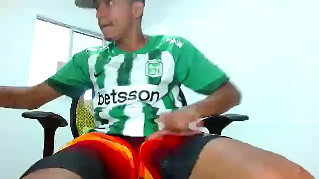 Snapshot of skinny23cm chatting on 03.01.25 skinny23cm online show from 03.01.25