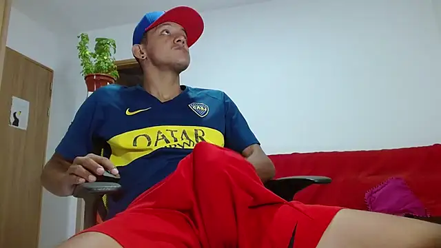 Snapshot of skinny23cm chatting on 10.21.25 skinny23cm online show from 10.21.25