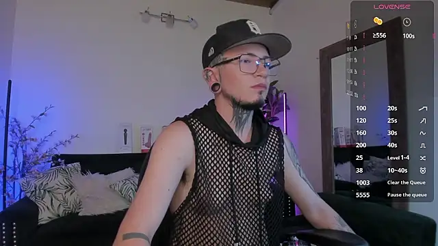 Snapshot of tyler_jones_ chatting on 02.27.26 tyler jones online show from 02.27.26