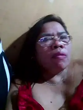 Snapshot of Huge_mama69 chatting on 09.12.25 Huge mama69 online show from 09.12.25