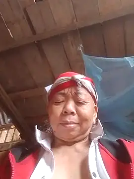 Snapshot of VangLe73 chatting on 10.24.25 VangLe73 online show from 10.24.25