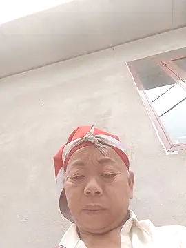 Snapshot of VangLe73 chatting on 10.26.25 VangLe73 online show from 10.26.25