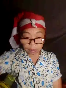 Snapshot of VangLe73 chatting on 10.27.25 VangLe73 online show from 10.27.25