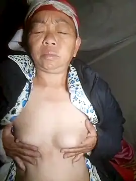 Snapshot of VangLe73 chatting on 10.27.25 VangLe73 online show from 10.27.25