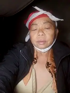 Snapshot of VangLe73 chatting on 11.12.25 VangLe73 online show from 11.12.25