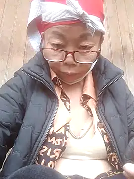 Snapshot of VangLe73 chatting on 11.13.25 VangLe73 online show from 11.13.25