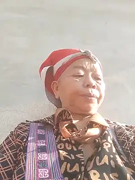 Snapshot of VangLe73 chatting on 11.23.25 VangLe73 online show from 11.23.25