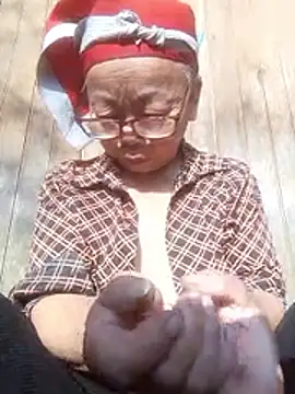 Snapshot of VangLe73 chatting on 11.24.25 VangLe73 online show from 11.24.25