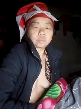 Snapshot of VangLe73 chatting on 11.24.25 VangLe73 online show from 11.24.25