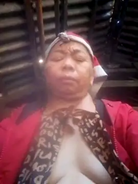 Snapshot of VangLe73 chatting on 11.30.25 VangLe73 online show from 11.30.25