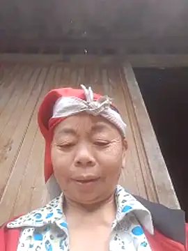 Snapshot of VangLe73 chatting on 12.04.25 VangLe73 online show from 12.04.25