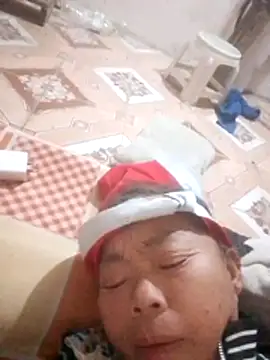 Snapshot of VangLe73 chatting on 12.05.25 VangLe73 online show from 12.05.25