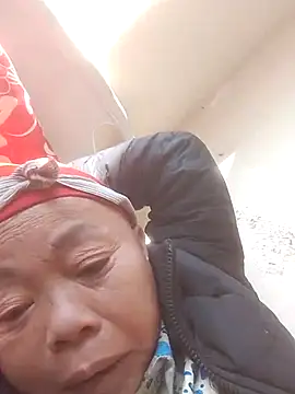 Snapshot of VangLe73 chatting on 12.15.25 VangLe73 online show from 12.15.25