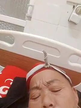 Snapshot of VangLe73 chatting on 12.17.25 VangLe73 online show from 12.17.25