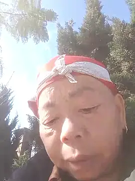 Snapshot of VangLe73 chatting on 12.19.25 VangLe73 online show from 12.19.25