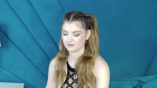 Snapshot of Evelisse chatting on 07.24.26 Evelisse online show from 07.24.26