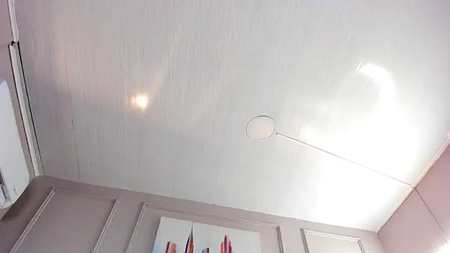 mia kisses2 online show from 12.16.25