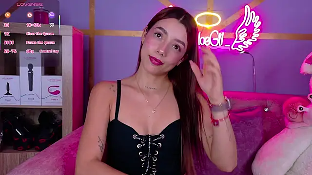 Snapshot of Chloegi__ chatting on 10.27.25 Chloegi online show from 10.27.25