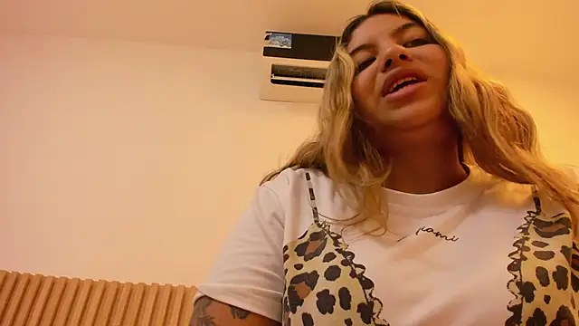 Snapshot of OliviaSweett chatting on 06.04.26 OliviaSweett online show from 06.04.26